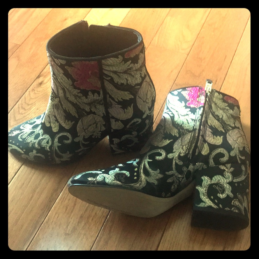 Sam Edelman tapestry boots size 6.5